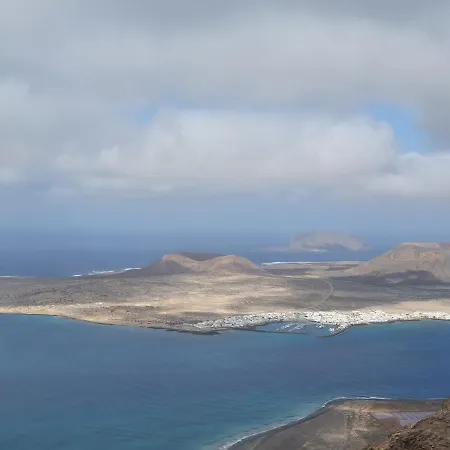 Atalaya 1st Floor Poolside Apartment Puerto del Carmen (Lanzarote)