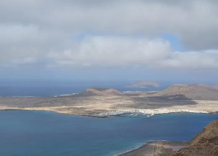 Atalaya 1st Floor Poolside Apartment Puerto del Carmen (Lanzarote)
